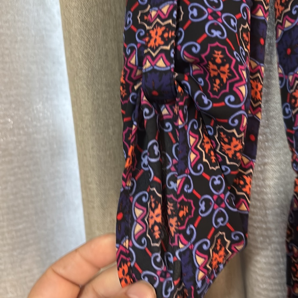 NWT Beautiful, colorfull, long sleeved romper Size Small - Picture 5 of 9